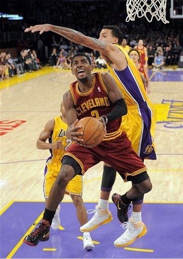 [德甲]斯图加特打破僵局！吉拉西单刀挑射破门.